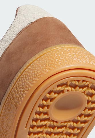 Sneaker bassa di ADIDAS ORIGINALS in marrone