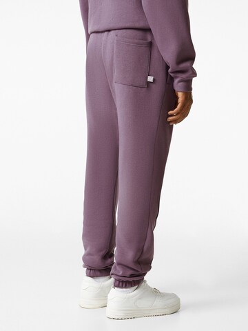 Bershka Normalny krój Spodnie w kolorze fioletowy