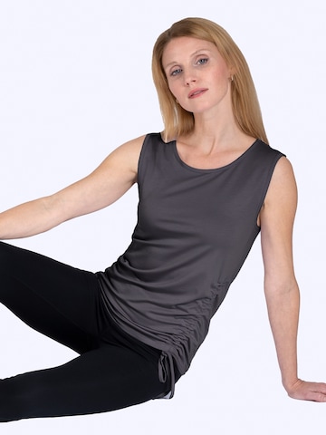 Magadi Sporttop 'Diana'‌‌‌ in Grau