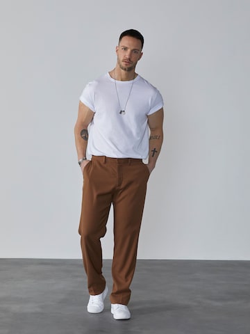 Pantaloni con piega frontale 'Tiago' di DAN FOX APPAREL in marrone: frontale