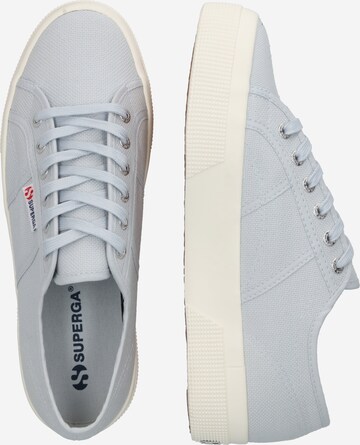 SUPERGA Låg sneaker i grå