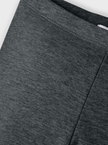 Skinny Leggings 'DAVINA' di NAME IT in grigio