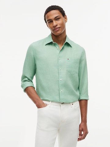 Coupe regular Chemise TOMMY HILFIGER en vert : devant