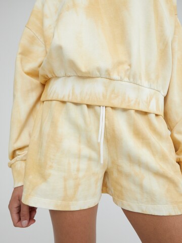 EDITED Sweatshirt 'Camilla' i beige