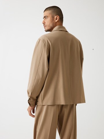 GUESS Between-Season Jacket in Brown