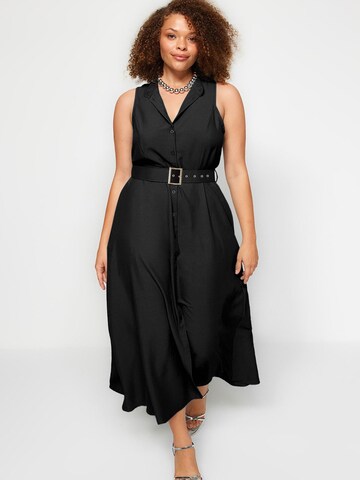 Trendyol Curve - Vestido camisero en negro: frente