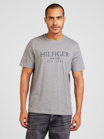 Maglietta di TOMMY HILFIGER in grigio: frontale