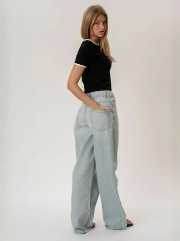 It's May Top ' Rosa ' in Black