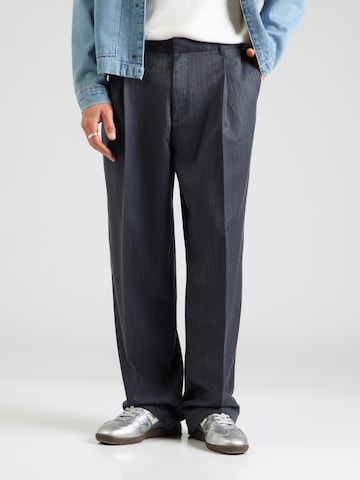 TOPMAN Wide leg Pleat-front trousers in Grey: front