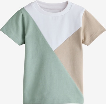 Tricou de la Next pe verde: față