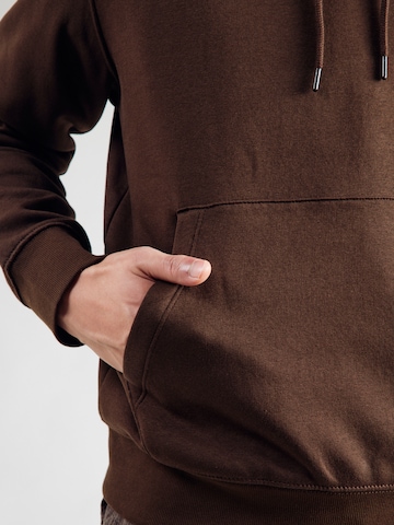 JACK & JONES - Sweatshirt 'JJStar' em castanho