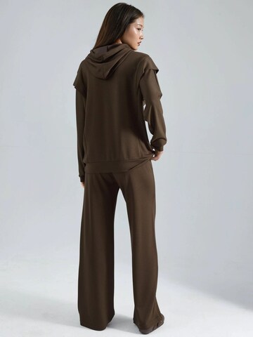 Hiccup Leisure suit in Brown