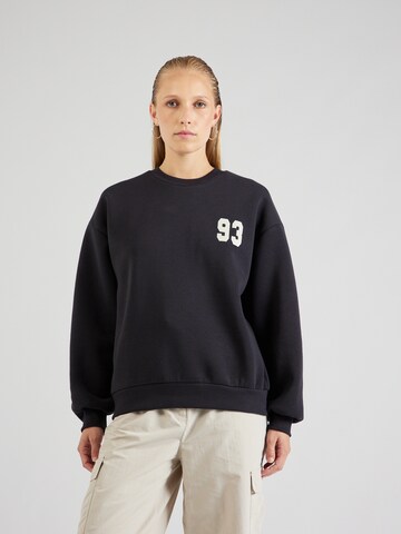 Gina Tricot Sweatshirt 'Riley' i svart: framsida