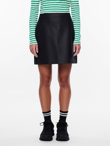 PIECES Skirt 'NODA' in Black: front