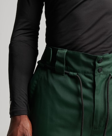 Regular Pantalon de sport Superdry en vert
