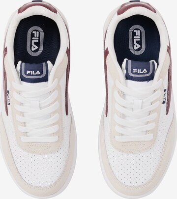 Baskets basses FILA en blanc