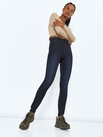 Noisy may Skinny Jeans 'Callie' in Schwarz