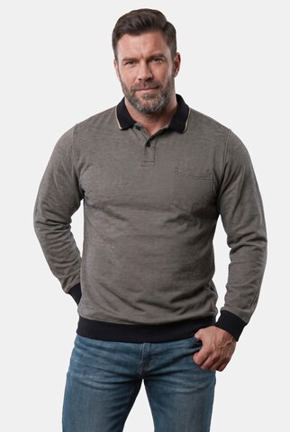 Men Plus Shirt in Grey: front
