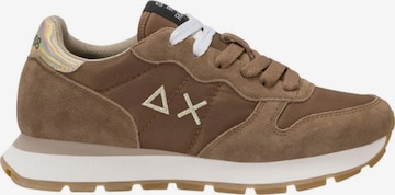 Baskets basses SUN68 en marron : devant