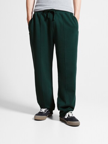 Loosefit Pantaloni di Bershka in verde: frontale