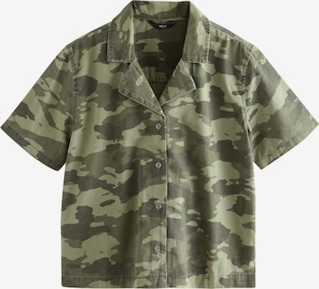 zaļš Next Blūze: no priekšpuses