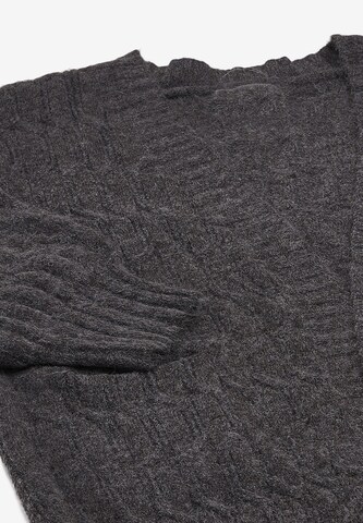 Tanuna Knit Cardigan in Grey