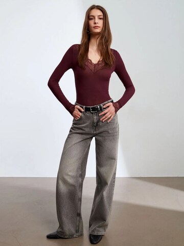 Dilvin Blouse in Red: front