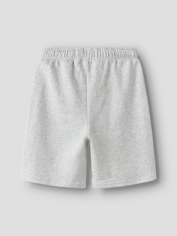 LMTD - Loosefit Pantalón 'NLNNIZU' en gris