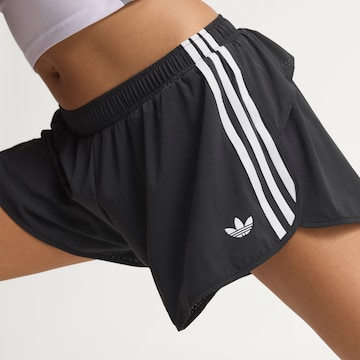 Loosefit Pantaloni sportivi di ADIDAS PERFORMANCE in nero