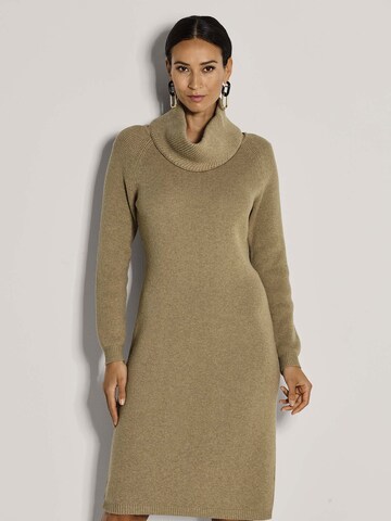 MADELEINE Strickkleid in Grün: Vorderseite