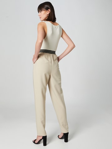 Regular Pantalon à plis 'Eleni' Guido Maria Kretschmer Women en beige