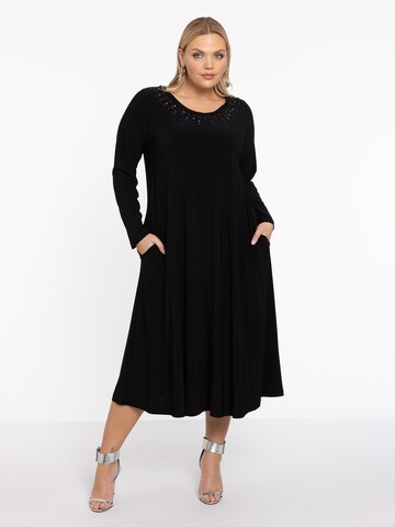 Yoek Dress in Black: front