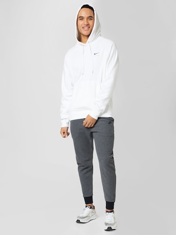 Nike Sportswear Tapered Broek in Zwart