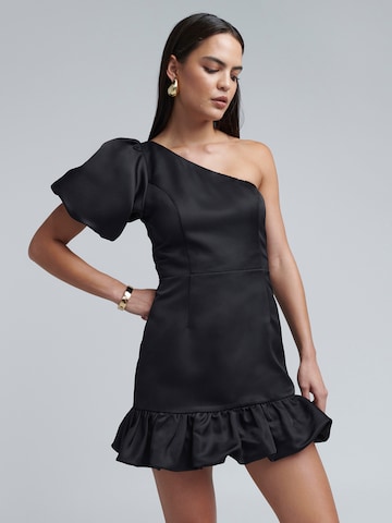 BWLDR Cocktailjurk 'NYAH' in Zwart: voorkant