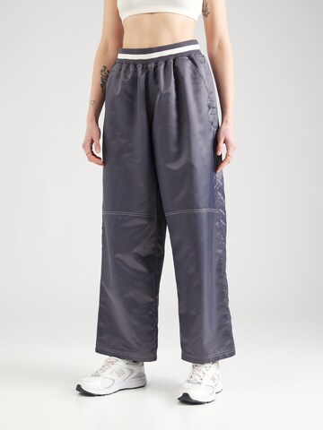 TOPSHOP Loose fit Pleat-Front Pants in Grey: front