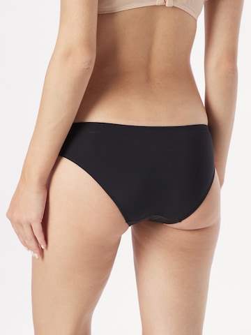 Slip de la Chantelle pe negru