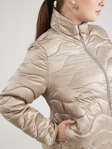 Giacca di mezza stagione 'CARVEGA' di ONLY Carmakoma in beige