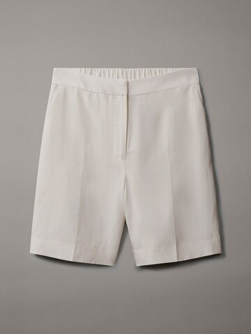 Pantalon à plis Calvin Klein en gris : devant