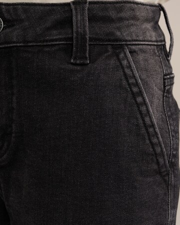 WE Fashion Regular Jeans in Black