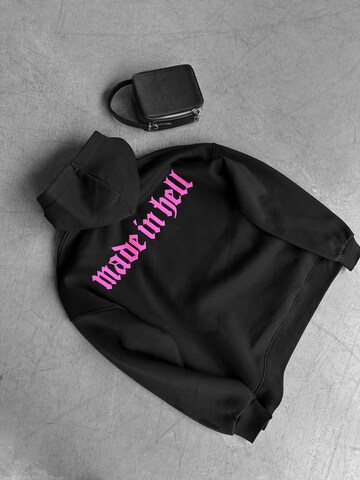 Kleidermafia Collegepaita 'Oversize Made in Hell Hoodie - Black and Lila' värissä musta