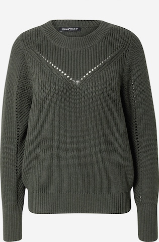 REPEAT Cashmere Sweater in Green: front