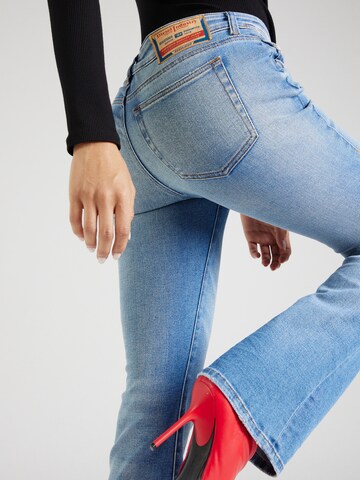 Flared Jeans '1969 D-EBBEY' di DIESEL in blu