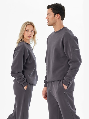 Organication Sweatshirt in Grau