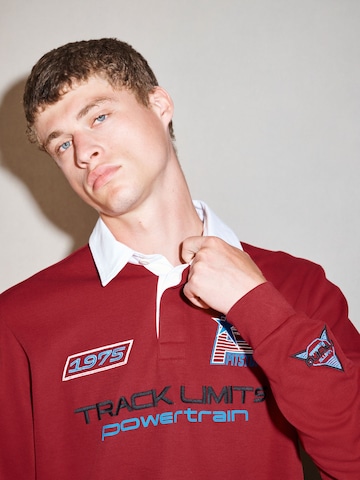 Next Shirt in Red