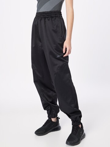 Effilé Pantalon de sport 'Tech-Style' Reebok en noir : devant