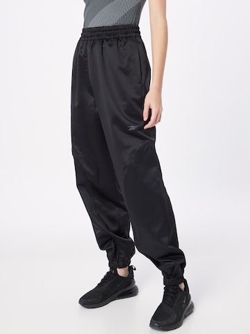 Tapered Pantaloni sport 'Tech-Style' de la Reebok pe negru: față