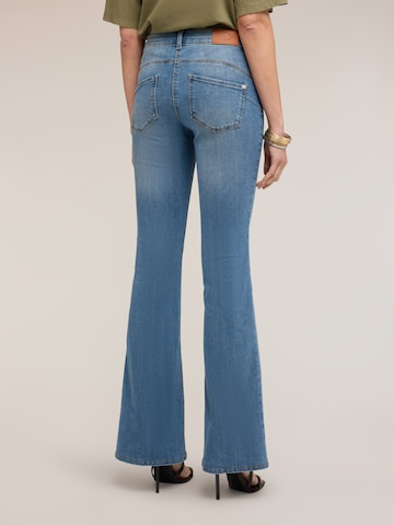 Flared Jeans di MOTIVI in blu