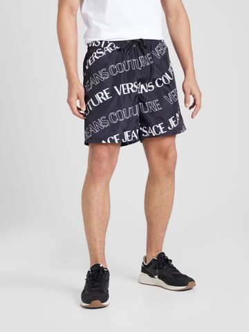 Regular Pantaloni de la Versace Jeans Couture pe negru: față