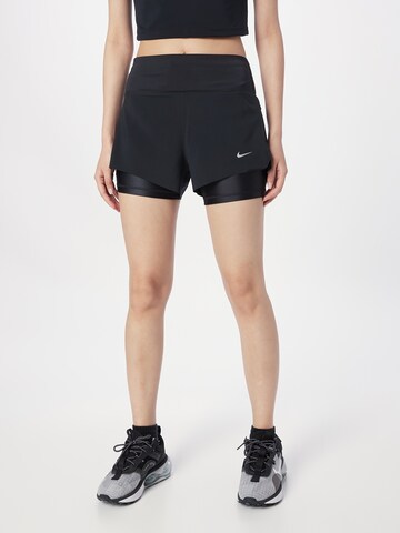 NIKE Regular Sportshorts in Schwarz: predná strana