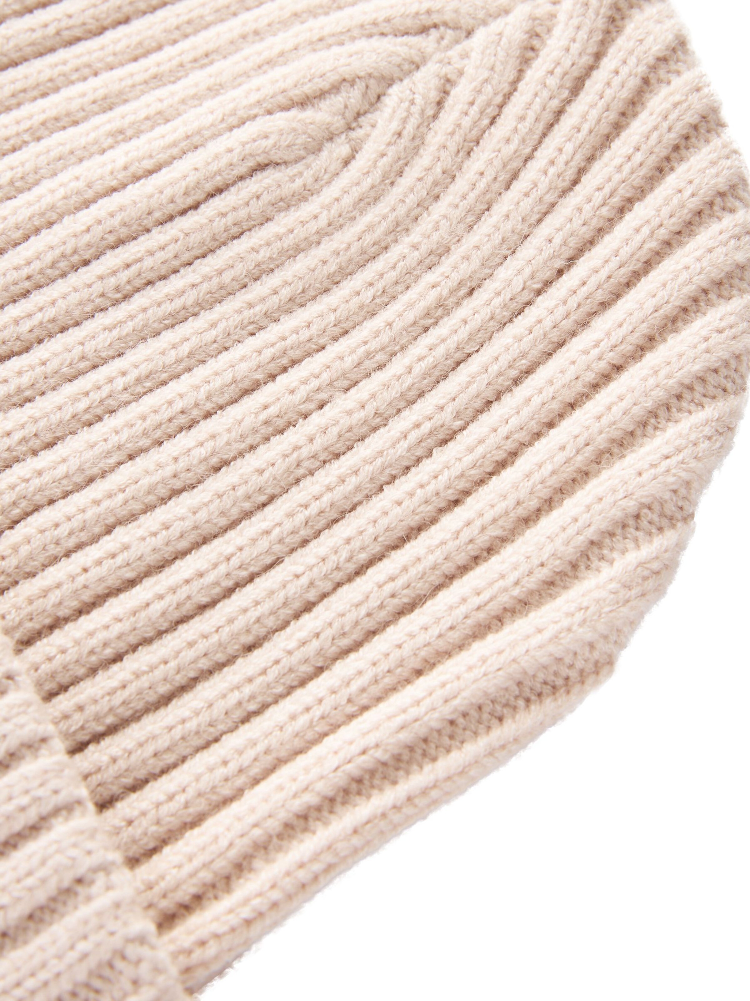 Căciulă de la Next pe bej